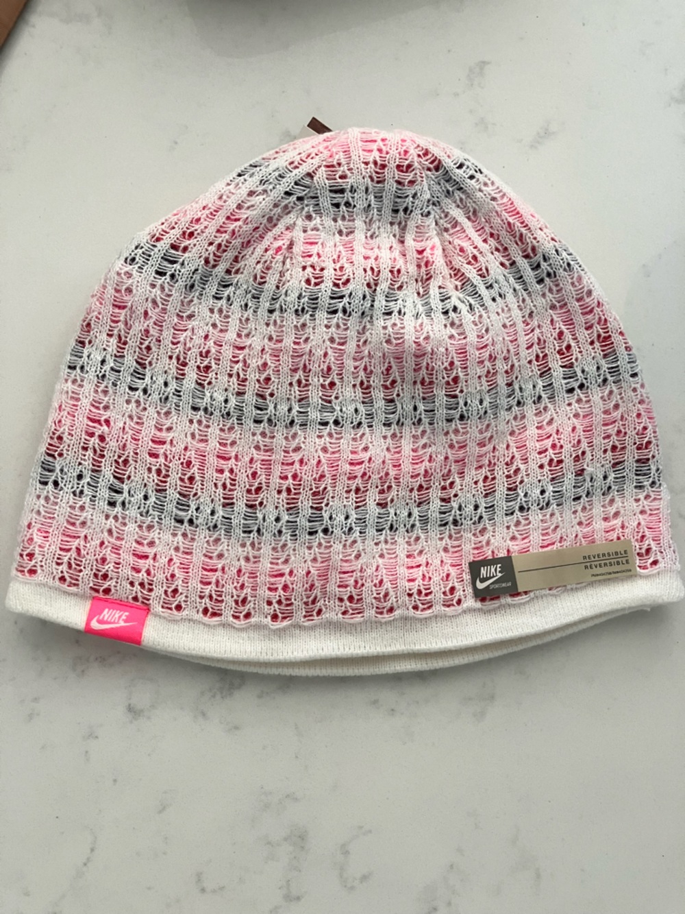 NWT Nike women's reversible knit beanie (Style 284740-590 - OS)